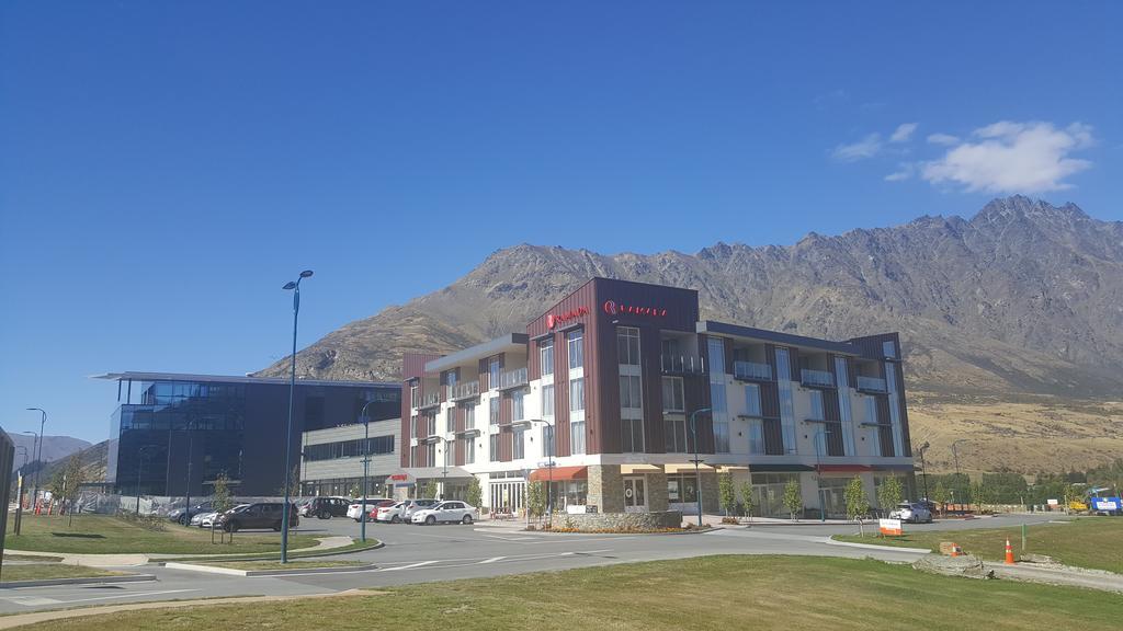Ramada Suites By Wyndham Queenstown Remarkables Park Eksteriør bilde